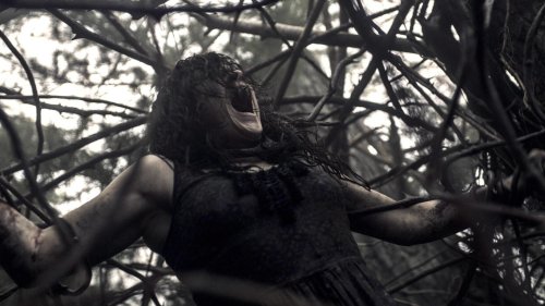 Unfassbarer Horror: Neues Bild zu „Evil Dead Rise“ zeigt Verwandlung eines „Vikings“-Stars