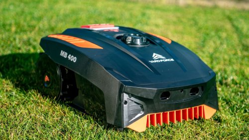 Rasenpflege leicht gemacht: Aldi haut smarten Mähroboter zum Tiefstpreis raus
