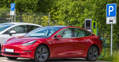 Tesla geschlagen: Dieser Autobauer hat jetzt die Nase vorn