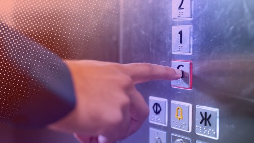 Nicht nur im Notfall: So hilft dieser Knopf bei Problemen im Fahrstuhl – und ist trotzdem unnötig