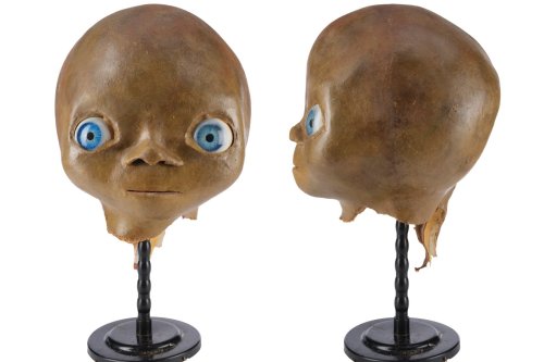 Summon Your Own Friendly Aliens With This 'Close Encounters' Mask