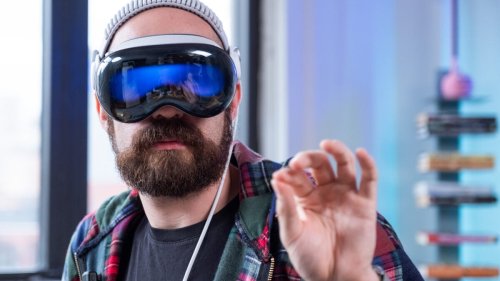 Steam Gaming Has Arrived on Apple Vision Pro, and It’s Unexpectedly Glorious