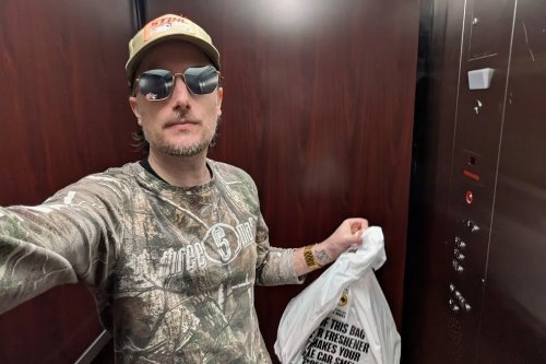 Laid-Off Metaverse Engineer Says He Is DoorDashing and Living in a Trailer