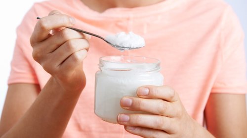 How To Integrate Coconut Oil Into Your Beauty Routine - Glam
