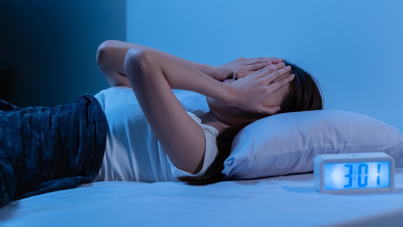 13 Reasons Why You May Wake Up In The Middle Of The Night - And How To Get Back To Sleep