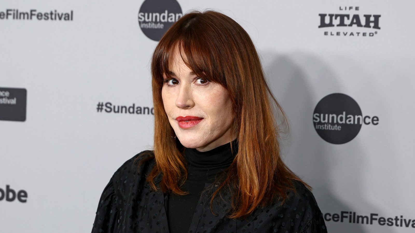 Molly Ringwald Is The Perfect Hair Inspo For Older Women Who Want To Get Bangs