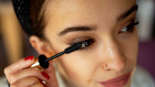 The TikTok Eyelash Hack That Gives The Appearance Of Wearing Falsies - Glam