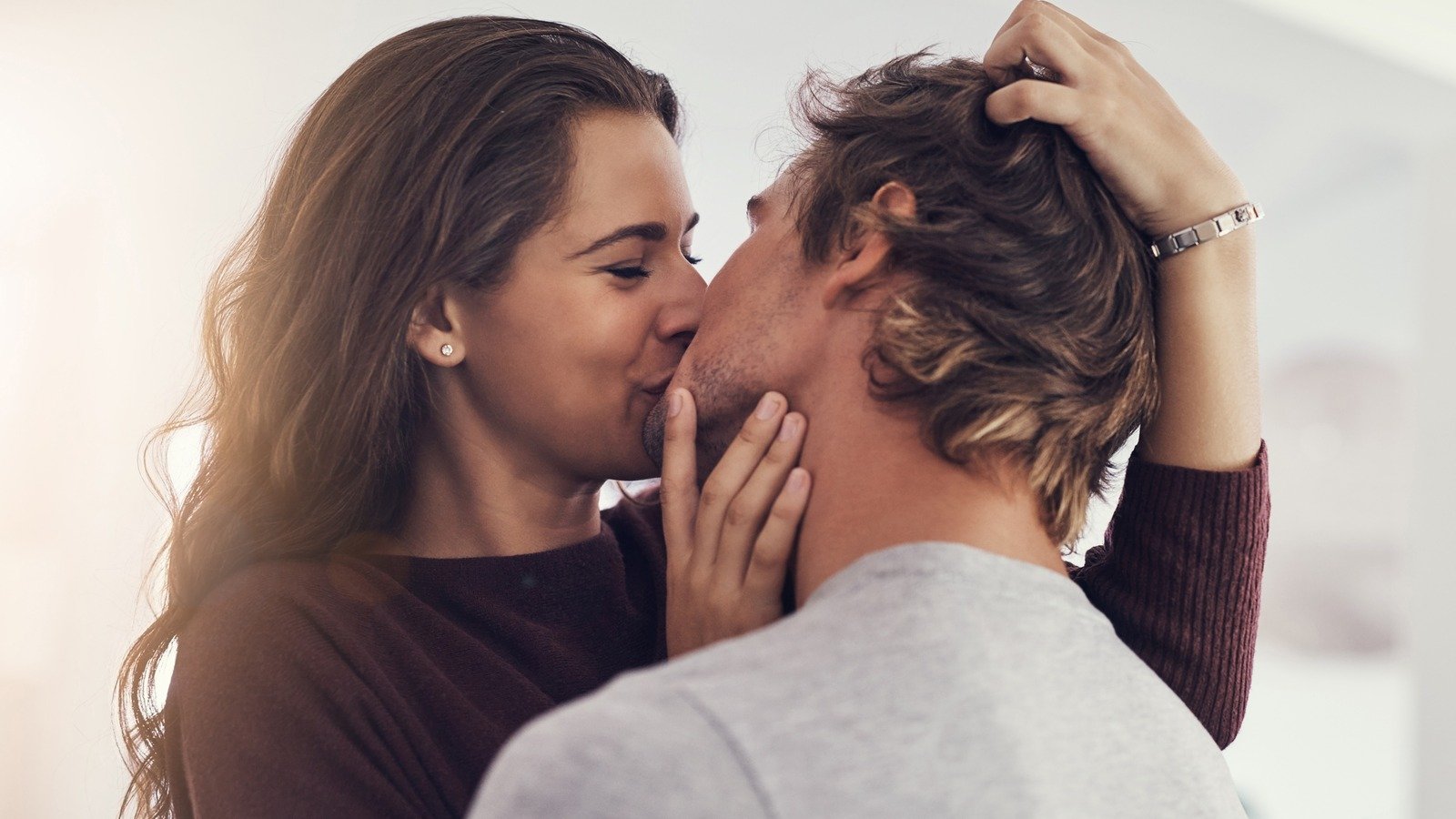 Listen Up, Long-Term Couples: You Should Probably Be Making Out More - Glam