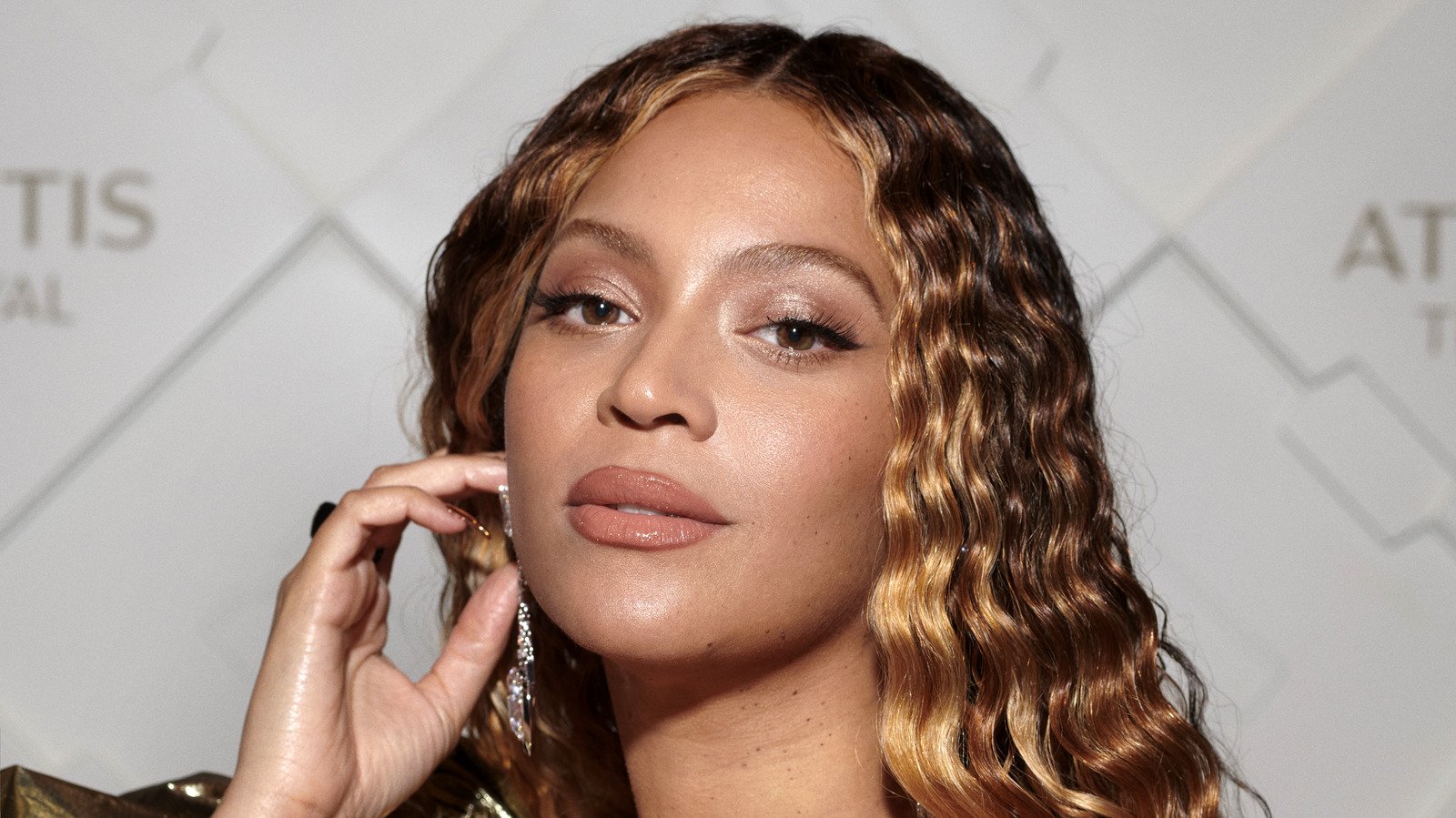 The Beyoncé-Approved Eyeliner Tip For The Boldest Cat-Eye Look - Glam