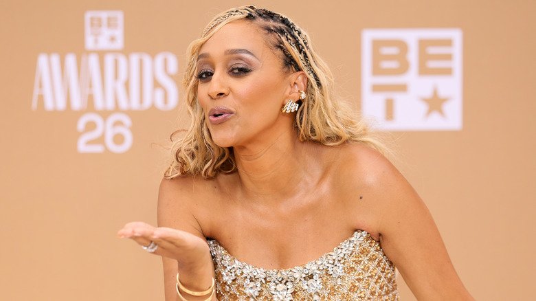 Tia Mowry Looked So Stunning Embracing Her Gray Hair