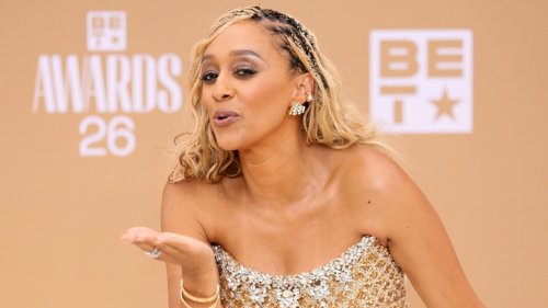 Tia Mowry Looked So Stunning Embracing Her Gray Hair