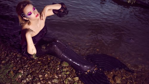 'Dark Mermaid' Is The Trend To Know Going Into 2023 - Glam
