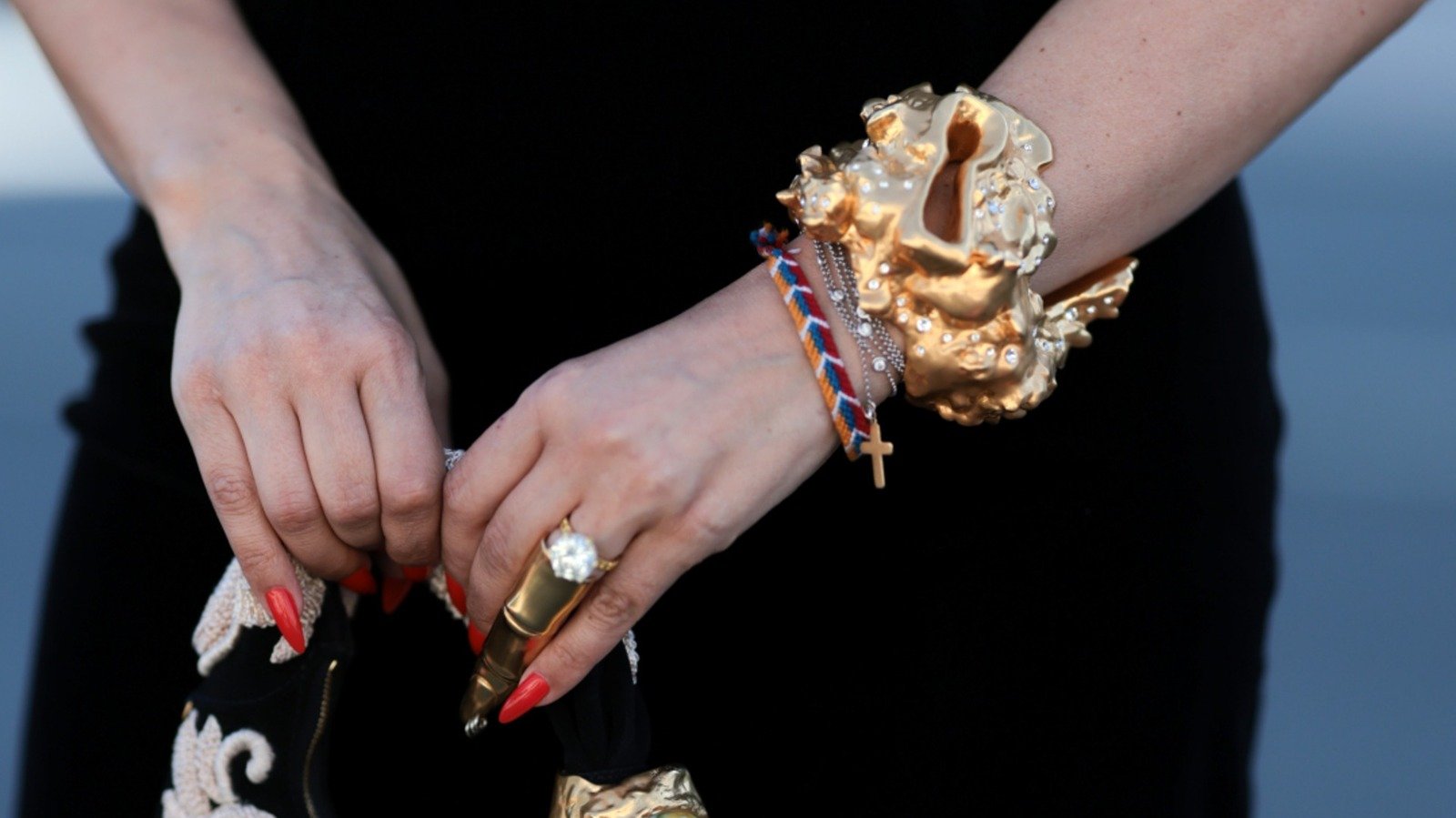 One Of 2026's Biggest Jewelry Trends Reverses An Outdated Styling 'Rule'