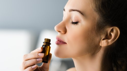 How To Integrate Tea Tree Oil Into Your Beauty Routine - Glam