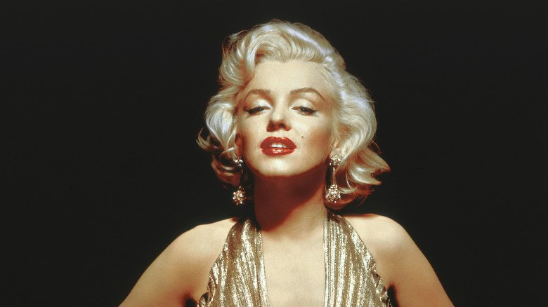 Throwback Pics Of Marilyn Monroe With Different Hairstyles Than Her Signature Look
