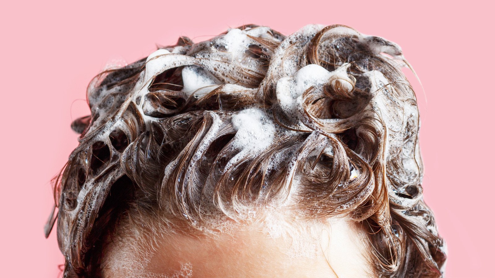 Here's What Happens When You Go Too Long Between Hair Washes - Glam