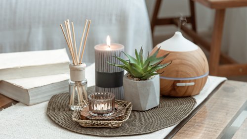 Reed Diffusers Vs Oil Diffusers: Which Is Best For You? - Glam