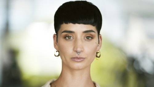 4 Hairstyles That Make Your Face Look Rounder, According To Our Cosmetologist
