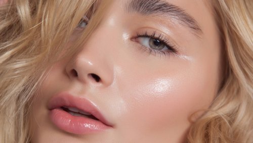 The Glowy Skin Trend That's Totally Dated For Fall 2023 (And What To Do Instead) - Glam