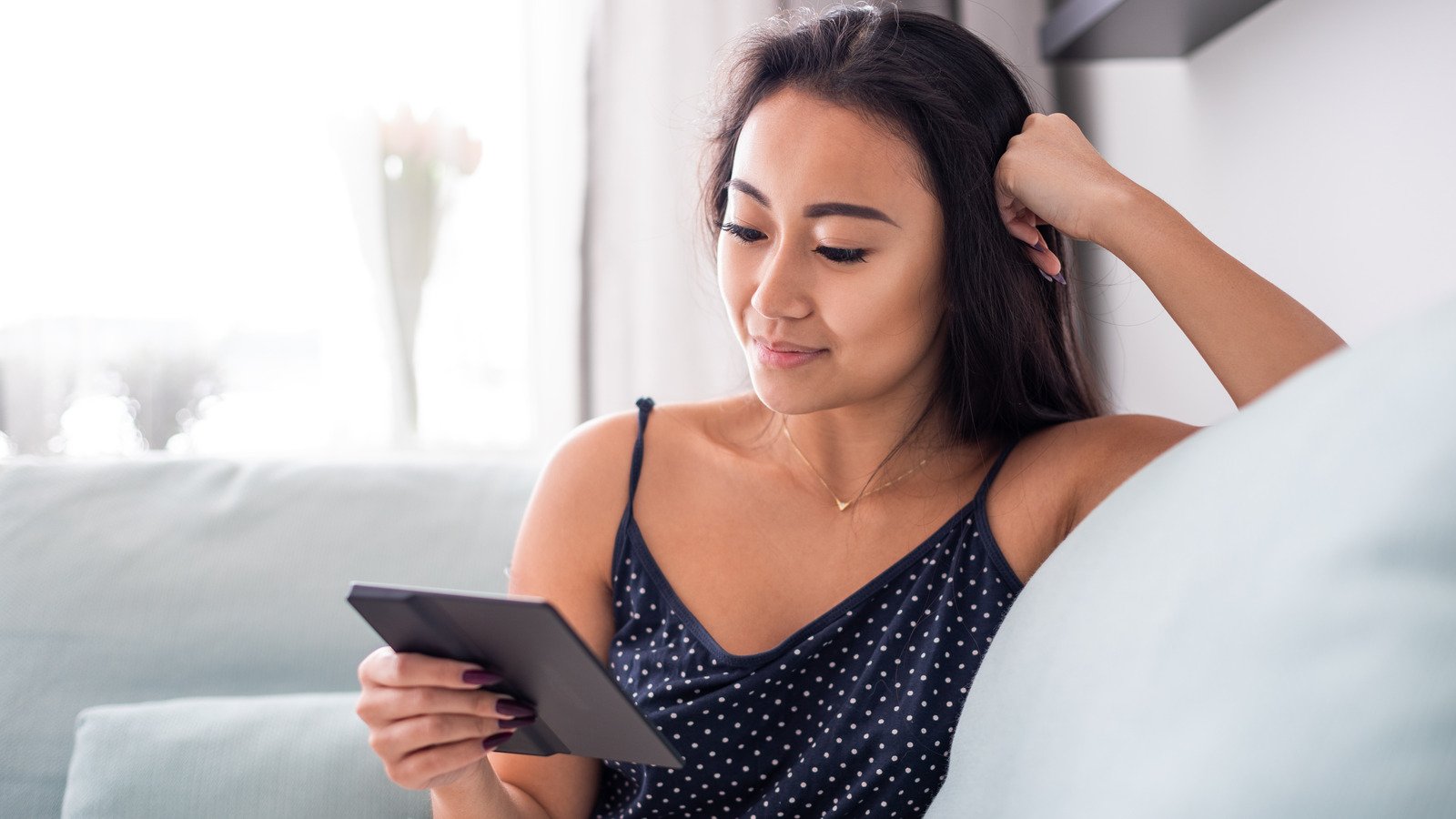 Nook Vs. Kindle: How To Decide Which E-Reader Is For You