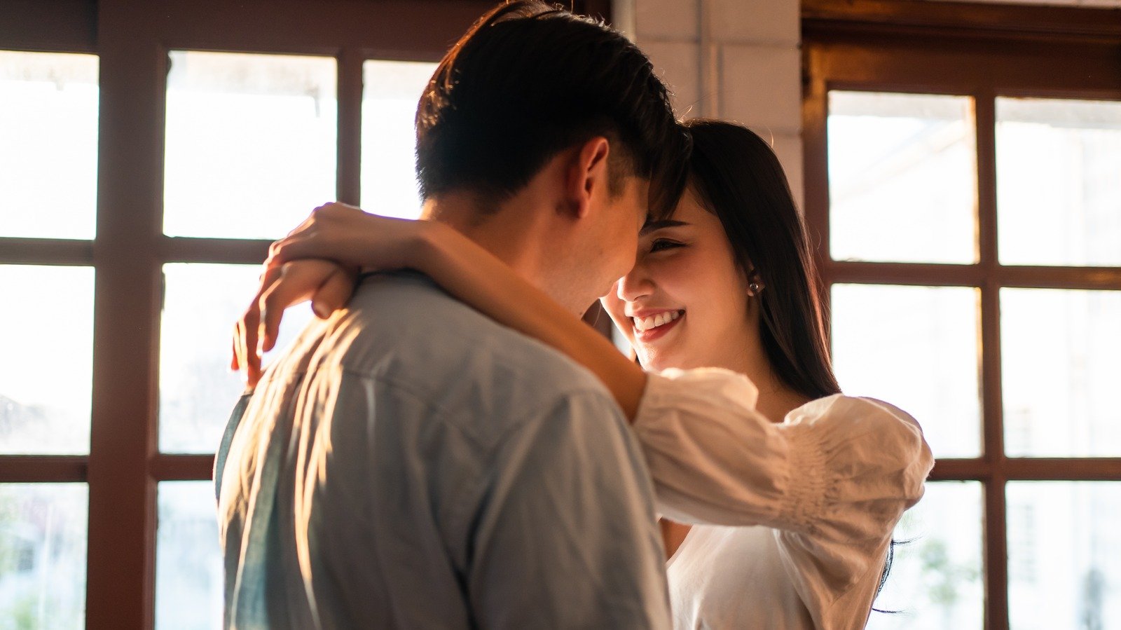 People Agree This Is The Right Time To Give Your Date A First Kiss - Glam