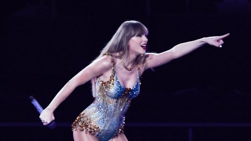 Taylor Swift Couldn't Help But Shout Out Boyfriend Travis Kelce During Her Sydney Tour Stop