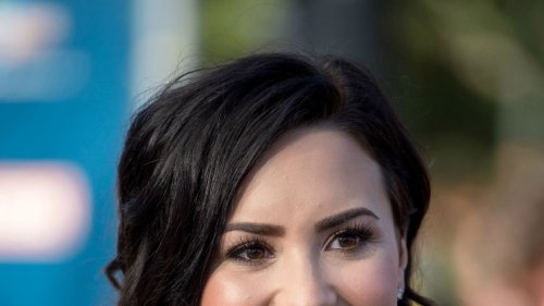 Demi Lovato's Haircut Is Crazy Cute?Take a Look From Every Angle