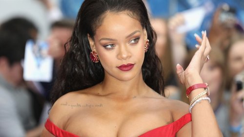 Rihanna sorgt mit ihrem Babybauch für einen der Best-Dressed Momente auf dem Red Carpet in Cannes — seht hier ihr Traumkleid