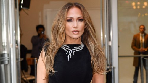 Jennifer Lopez trägt diesen polarisierenden Nageltrend – und macht ihn dank eines Twists total tragbar
