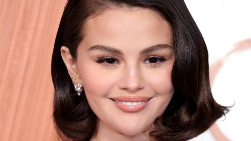 Selena Gomez: Ihre neuen “Milk Bath Nails” sind der natürlichste Maniküre-Trend im Frühling 2025