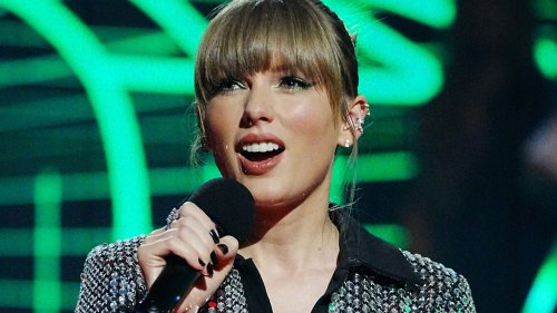 Taylor Swifts elegante Dutt-Frisur bei den MTV EMAs 2022 ist die beste Variante für feines Haar