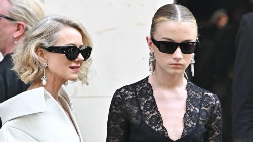 Naomi Watts: So liebevoll feiert sie das Model-Debüt ihrer trans* Tochter Kai bei der Paris Fashion Week