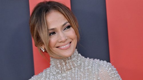 Jennifer Lopez: Ihre “Glazed Milky Nails” sind jetzt die angesagteste Art, eine natürliche Maniküre zu tragen