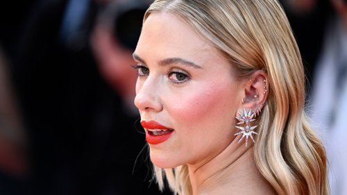 Scarlett Johansson beweist, dass der entblößte BH der nächste Trend für den roten Teppich ist