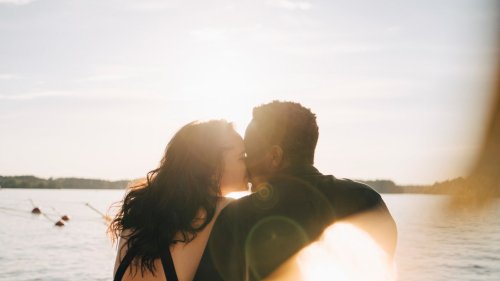 Urlaubsromanze aufrechterhalten: So überdauert euer Flirt jede Distanz auch nach eurer Verabschiedung