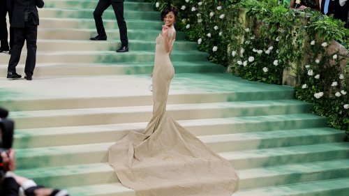 Diese legendären 37 Star-Outfits bleiben uns für immer in Erinnerung – von Blake Lively bis Kendall Jenner