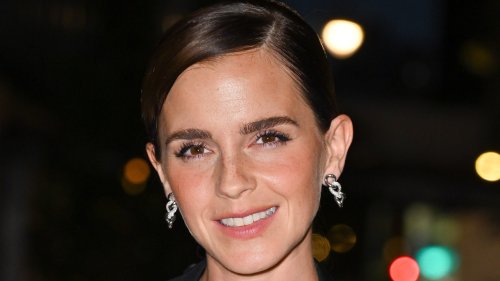 Emma Watson: Ihr Half-Ponytail ist der schönste Frisuren-Trend im French Chic – und in unter 2 Minuten gestylt