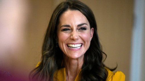 Kate Middleton zeigt: Dieser “spießige” Kleider-Style ist im Herbst 2022 Trend – und sieht gar nicht mehr altbacken aus