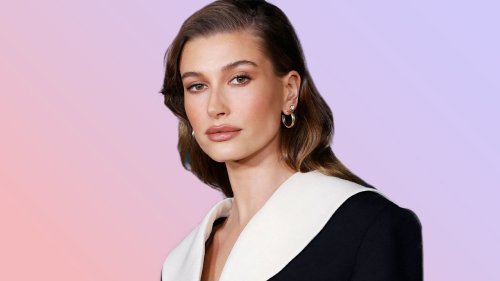 Hailey Bieber macht vor, wie du im Frühling Bob und Kappe perfekt kombinierst