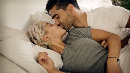 Sex nach Terminkalender galt lange als unromantisch – dabei kann er in einem hektischen Beziehungsalltag die Intimität retten