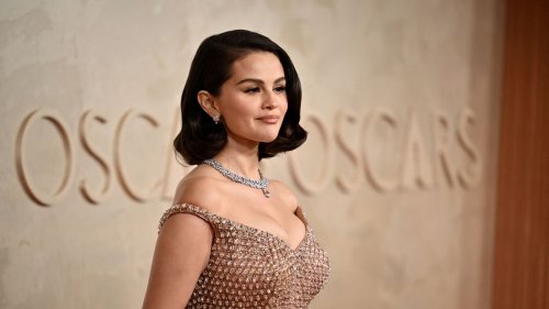 Selena Gomez bei den Oscars 2025: Ihr Femme-Fatale-Kleid ist eine Hommage an diese Schauspiel-Ikone – und besteht aus 16.000 (!) Kristallen