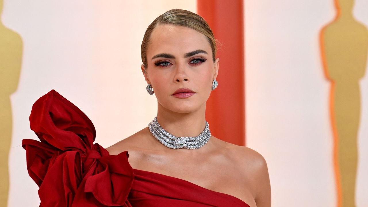 Cara Delevingne bei den Oscars 2023: Ihr "Sleek Snail Bun" ist DIE angesagteste Dutt-Frisur für jeden Anlass