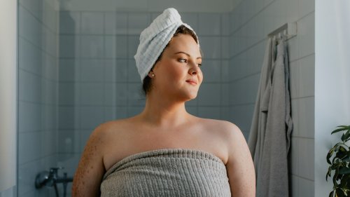 Haarausfall: Dieser Duschfehler könnte schuld daran sein