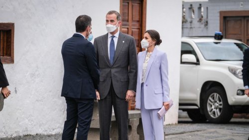 Letizia lleva los pantalones anchos de vestir más tendencia