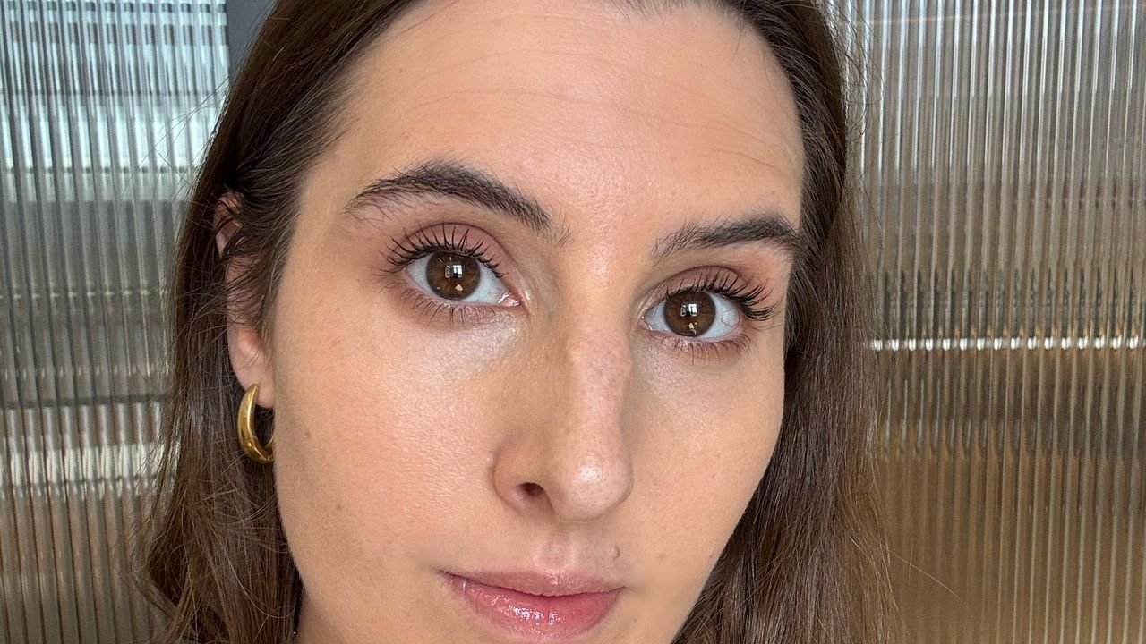 How to apply eyeshadow the 2026 way, according to top makeup artists