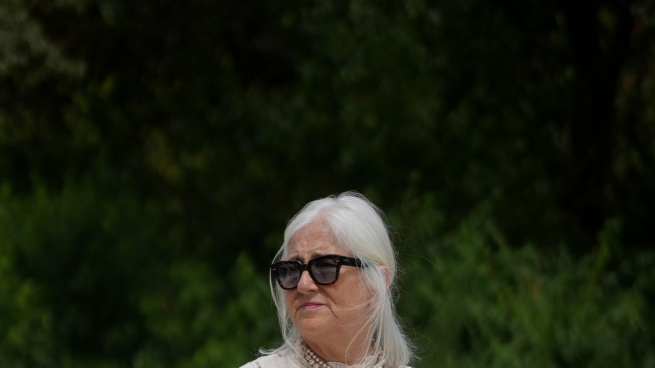 White jeans and granny blouses? Summer’s prettiest new pairing