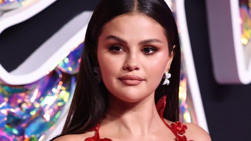 Selena Gomez matched her hair to her tattoo