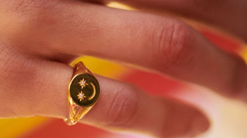 Signet rings are the fashion crowd's latest jewellery obsession, and we want in