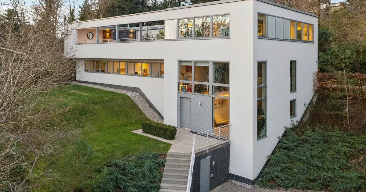 'Breathtaking' £1.65m family home in Bearsden hits the market as architect-owner sells