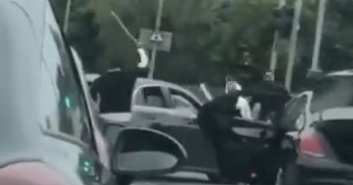 Brazen thugs smash up cars with baseball bats in broad daylight in Castlemilk